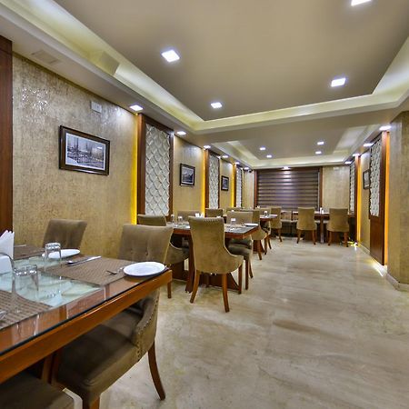 Clarks Inn Srinagar Bagian luar foto
