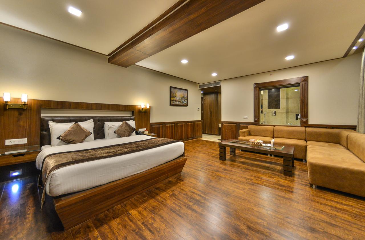 Clarks Inn Srinagar Bagian luar foto