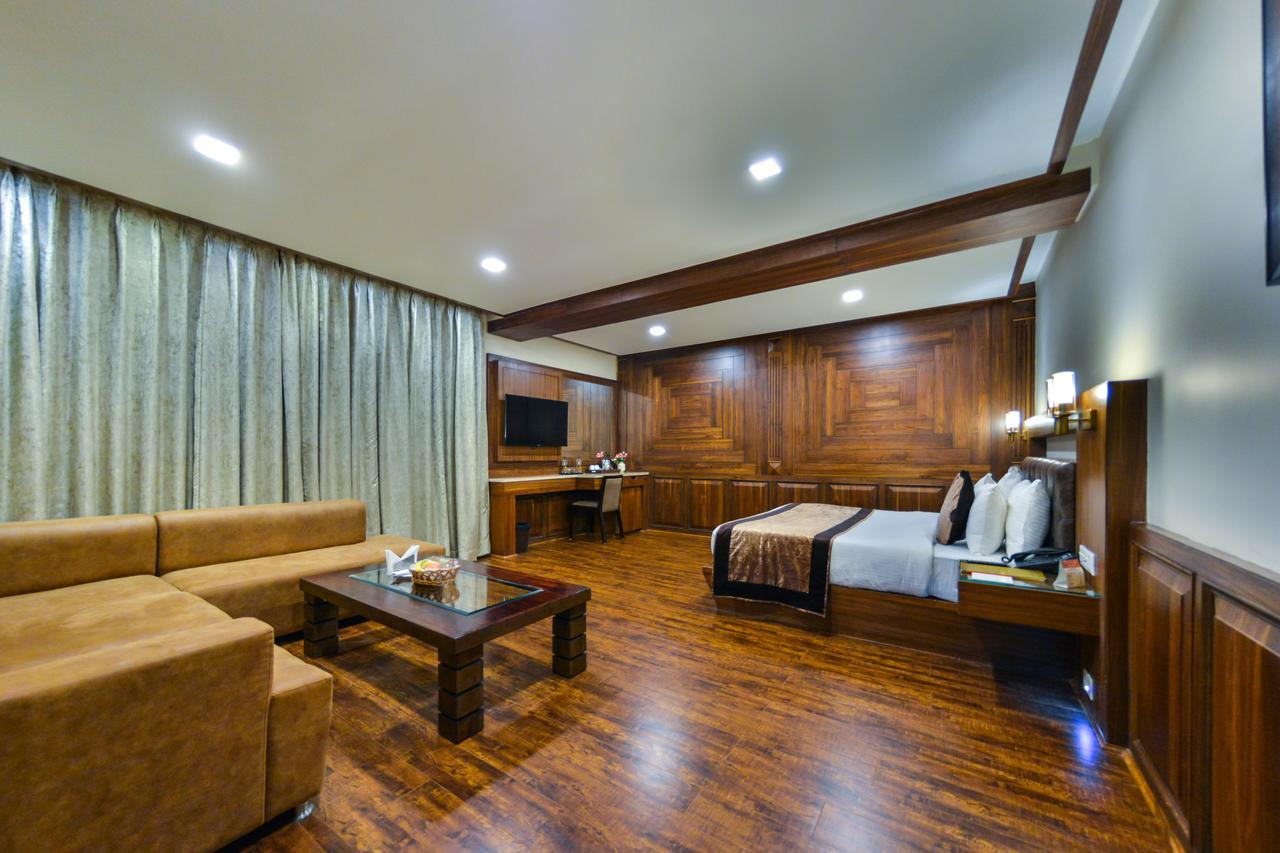 Clarks Inn Srinagar Bagian luar foto