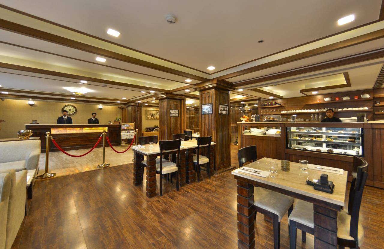 Clarks Inn Srinagar Bagian luar foto