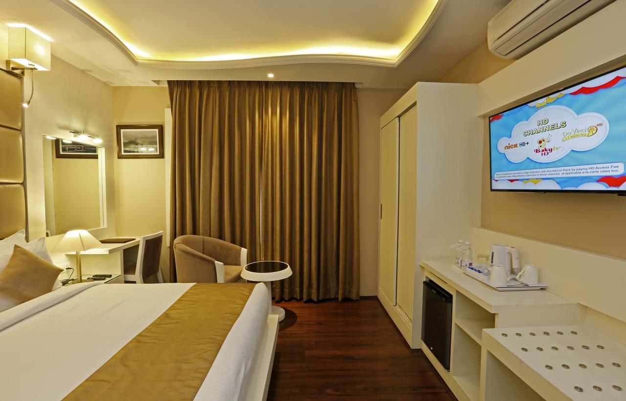 Clarks Inn Srinagar Bagian luar foto