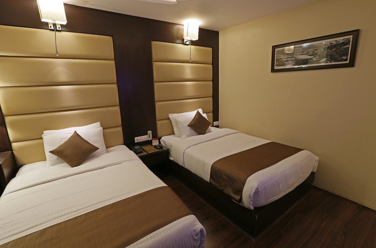Clarks Inn Srinagar Bagian luar foto
