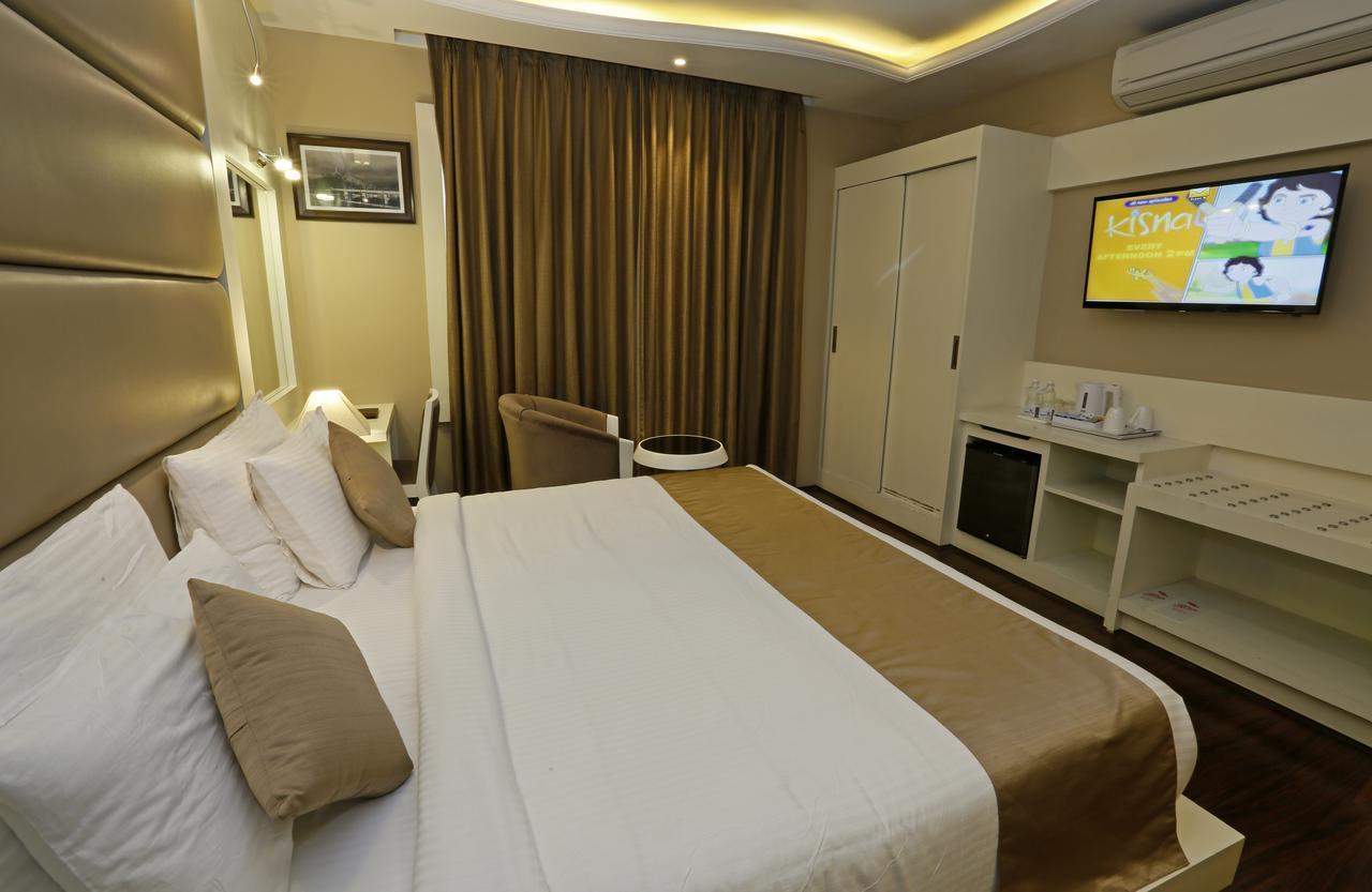 Clarks Inn Srinagar Bagian luar foto