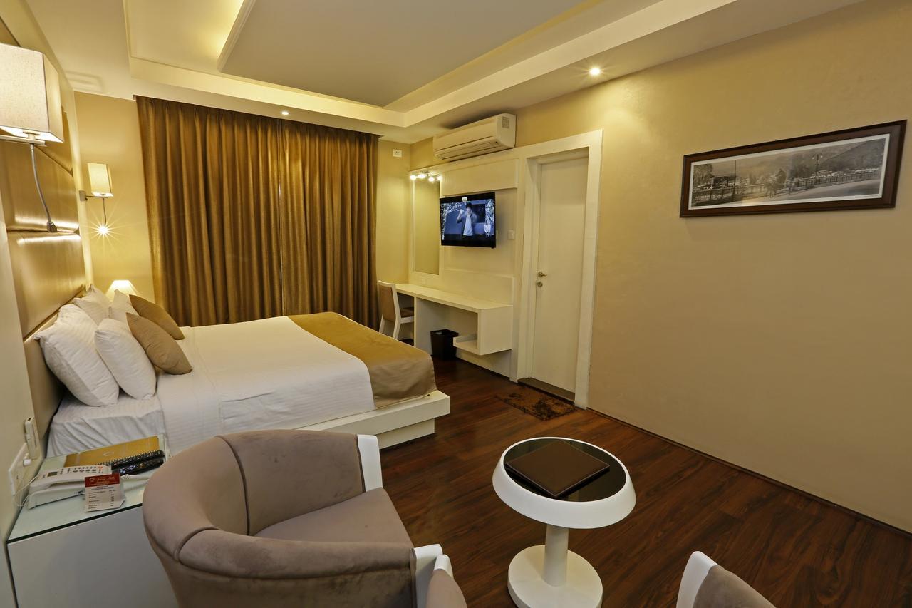 Clarks Inn Srinagar Bagian luar foto