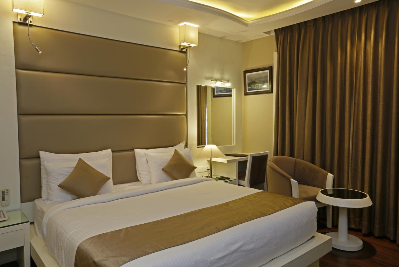 Clarks Inn Srinagar Bagian luar foto