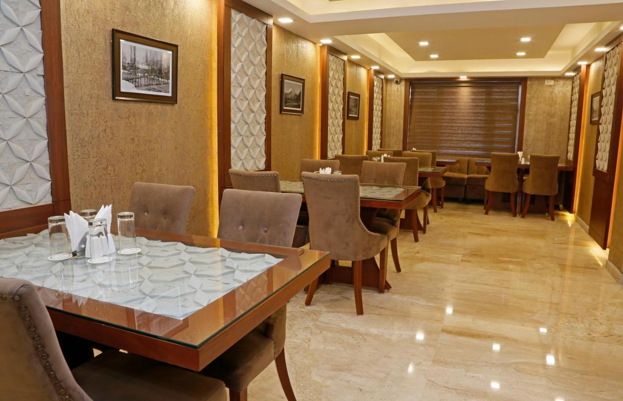 Clarks Inn Srinagar Bagian luar foto