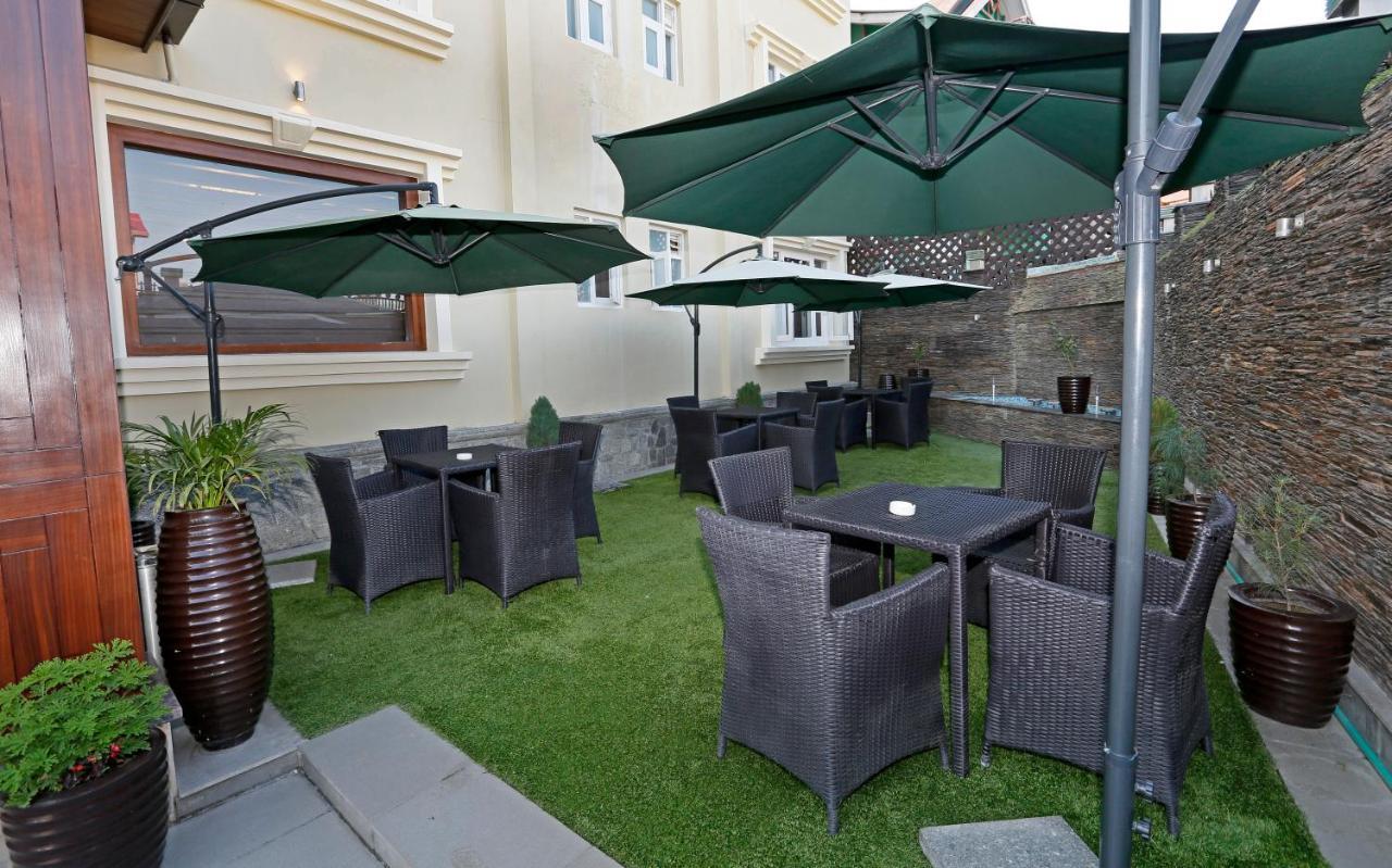 Clarks Inn Srinagar Bagian luar foto