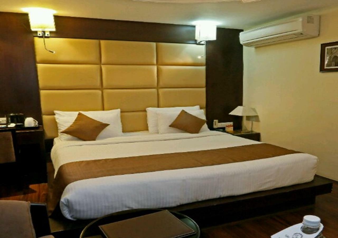Clarks Inn Srinagar Bagian luar foto