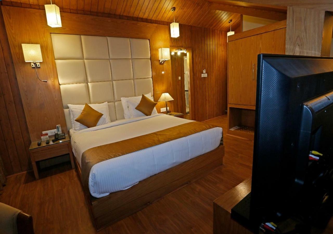 Clarks Inn Srinagar Bagian luar foto