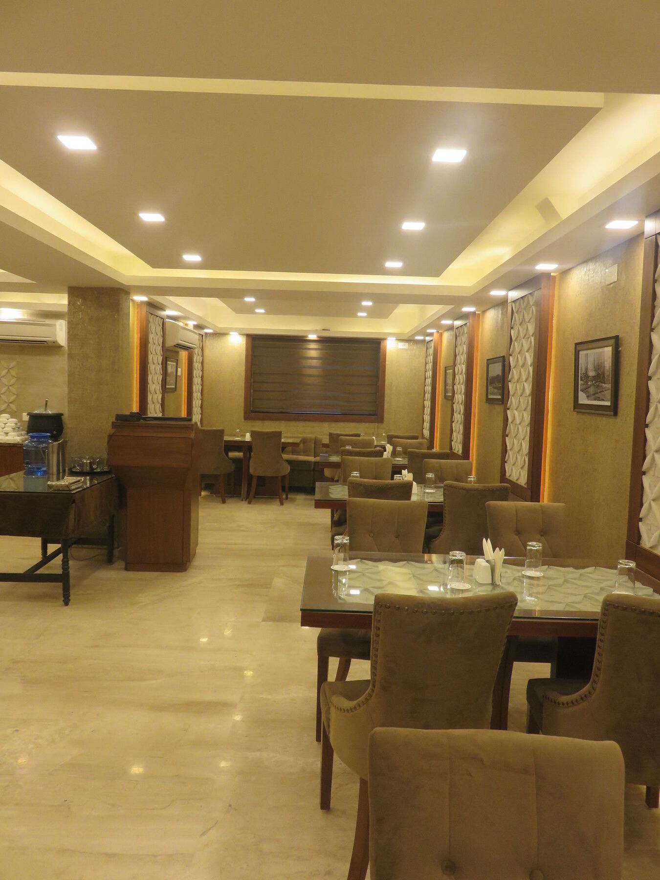 Clarks Inn Srinagar Bagian luar foto