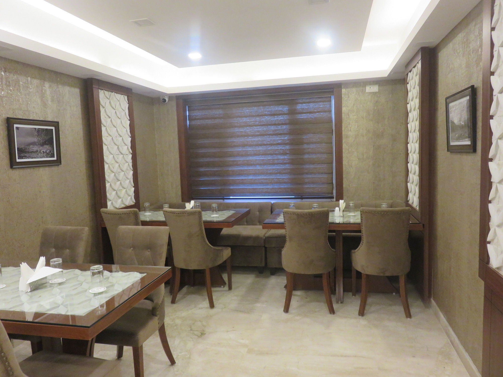 Clarks Inn Srinagar Bagian luar foto