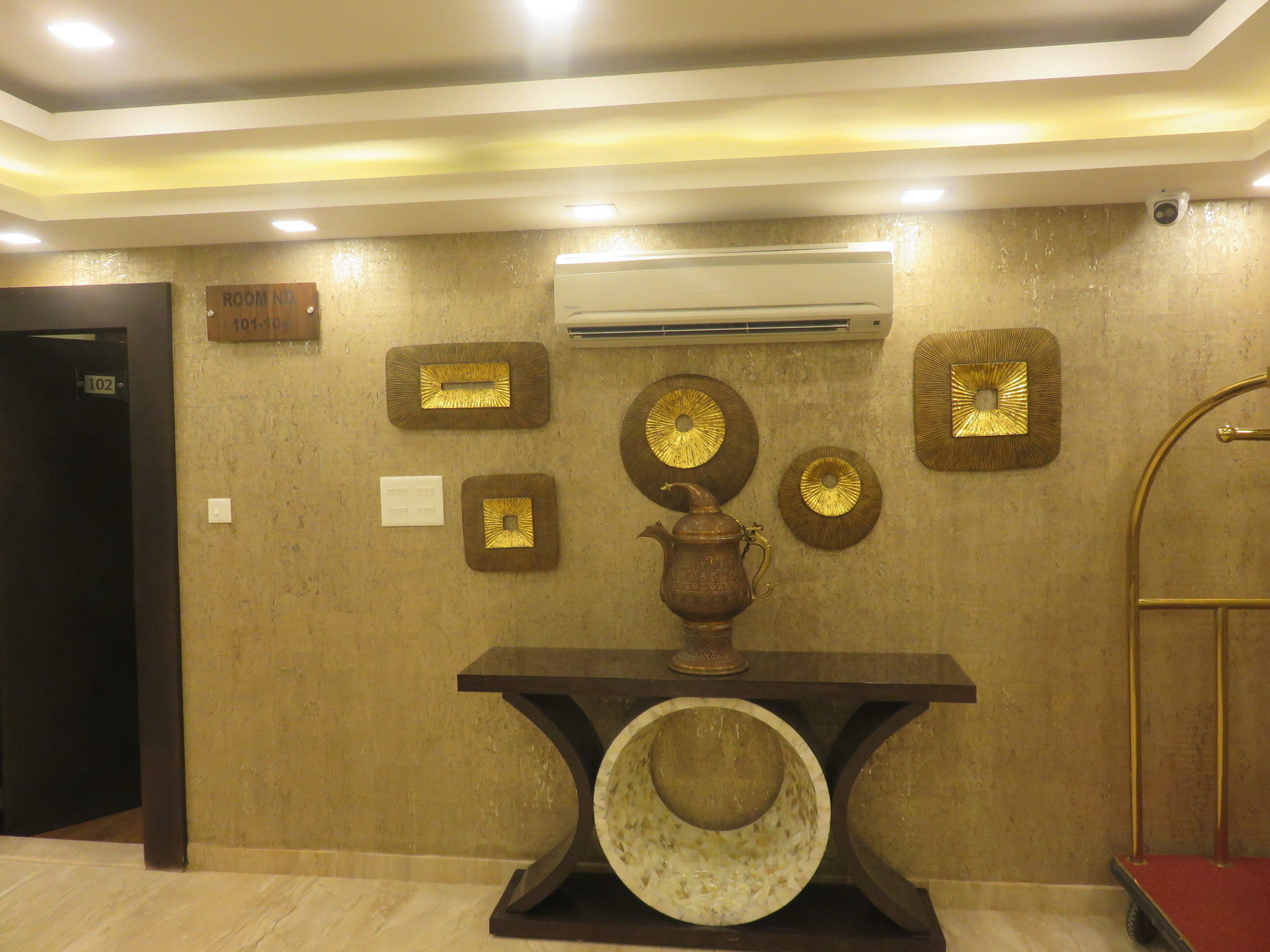 Clarks Inn Srinagar Bagian luar foto
